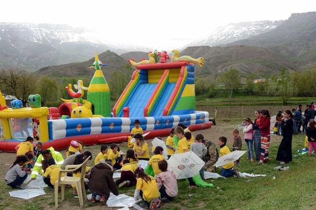 Kato Dağı eteklerinde uçurtma şenliği düzenlendi