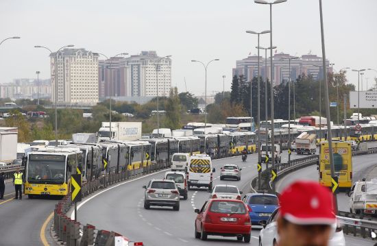 İstanbul'da metrobüs yolunda kaza