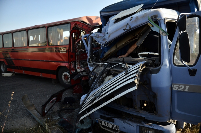 Eskişehir'de feci kaza: 13 yaralı