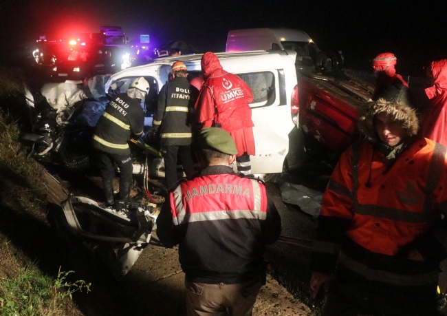 Anadolu Otoyolu'nda zincirleme kaza: 1 ölü, 9 yaralı