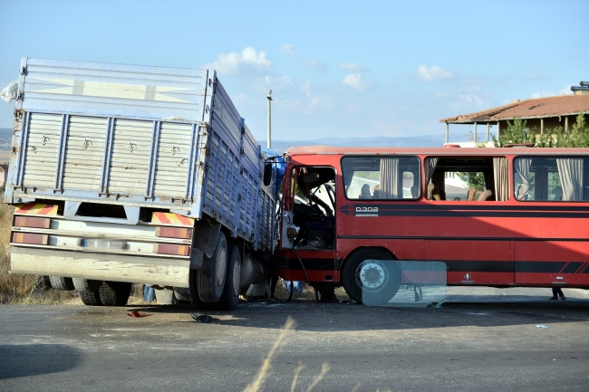 Eskişehir'de feci kaza: 13 yaralı