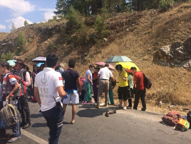 Çinli turistleri taşıyan otobüs kaza yaptı: 2 ölü, 33 yaralı