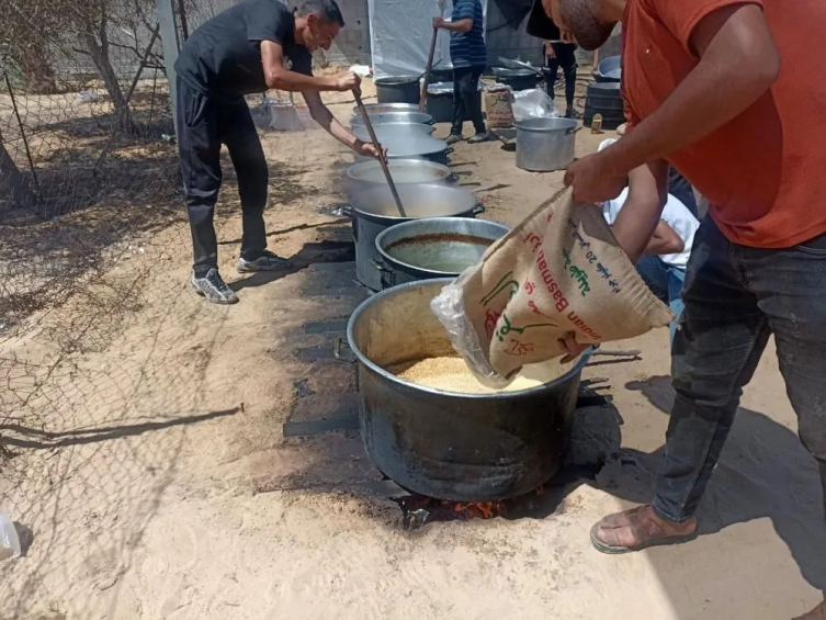 Türk Kızılay Gazze'de yeniden sıcak yemek dağıtıyor