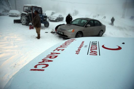 Türk Kızılayı ekiplerinden "kar nöbeti"