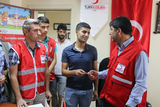 Türk Kızılayı'ndan terör mağduru ailelere nakdi yardım