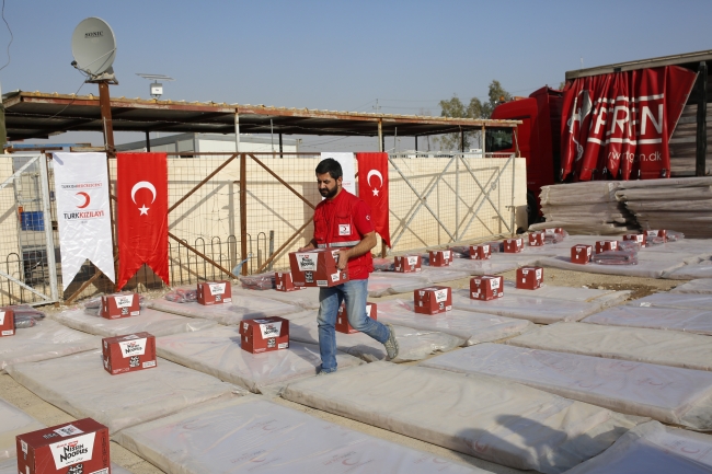 Türk Kızılayı yardımlarıyla Musullu sığınmacıları yalnız bırakmıyor