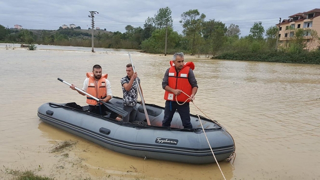 Sakarya ve Kocaeli'de sağanak yağış sele yol açtı