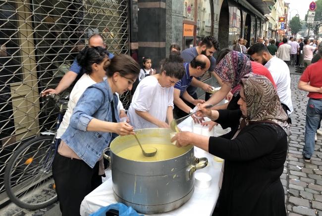 Almanya'da "teröre karşı birlik" iftarı düzenlendi