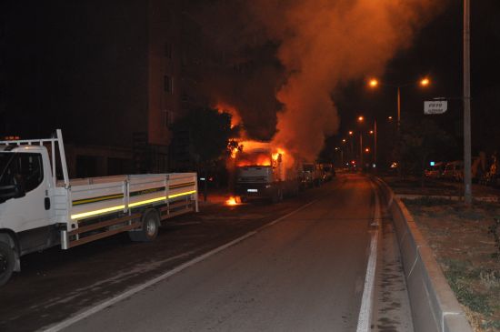 Yozgat'ta 1 otomobil ve 1 kamyon kundaklandı