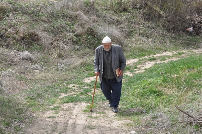 "Eşekli kütüphane" ile kazandığı okuma aşkı, 77 yaşında da sürüyor