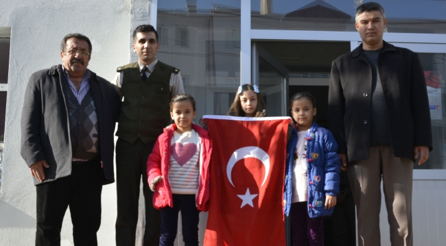 Türkiye'nin dört bir yanından Mehmetçik'e destek sürüyor