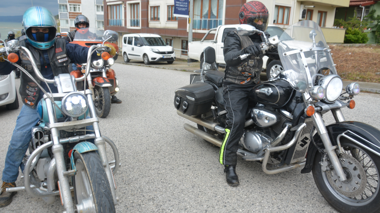 Motosiklet tutkunları sezonu Akçakoca'da açtı