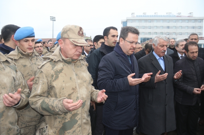 Mehmetçik Afrin'e dualarla uğurlandı