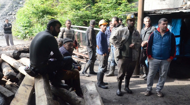 Göçükte mahsur kalan işçileri kurtarma çalışmaları sürüyor