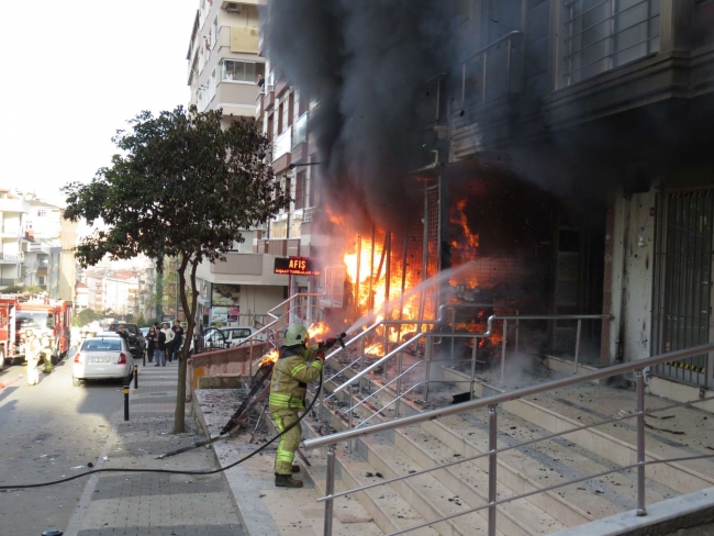 Maltepe'de 5 katlı binada yangın çıktı