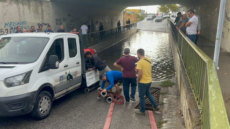 İstanbul'un bazı bölgelerinde sağanak etkisini gösteriyor