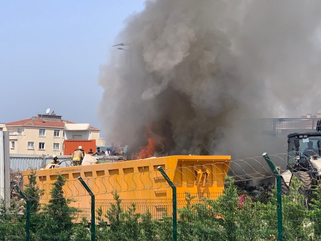 Maltepe'deki atık tesisinde yangın