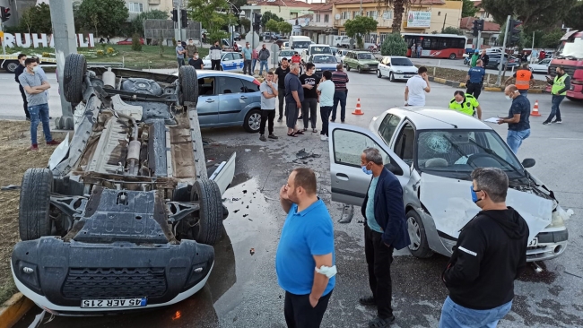 Manisa'da zincirleme kaza: 3 yaralı