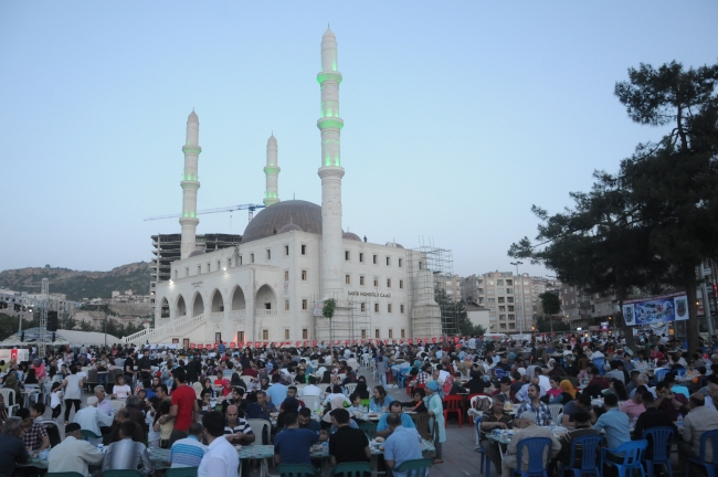 Mardin'de jandarma ve vatandaş aynı iftarda buluştu