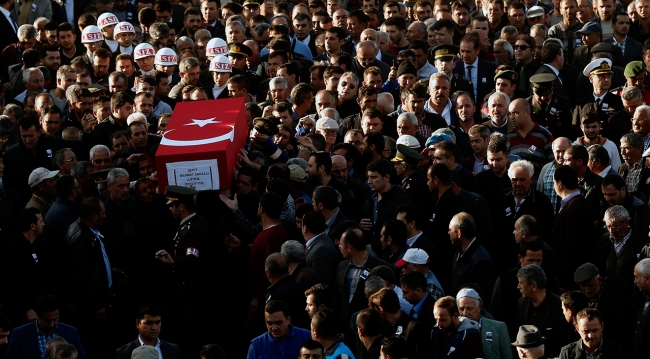 Van'da şehit olan üsteğmen son yolculuğuna uğurlandı