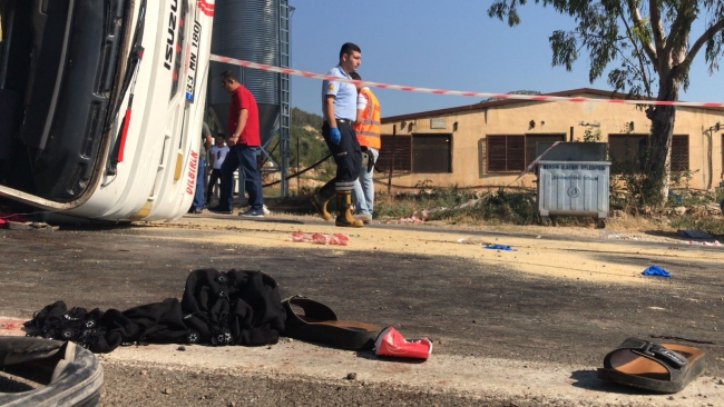 Mersin'de minibüs devrildi: 3 ölü, 16 yaralı