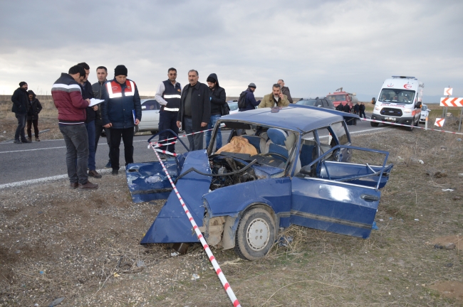 Muş'ta iki araç kafa kafaya çarpıştı: 2 ölü, 6 yaralı