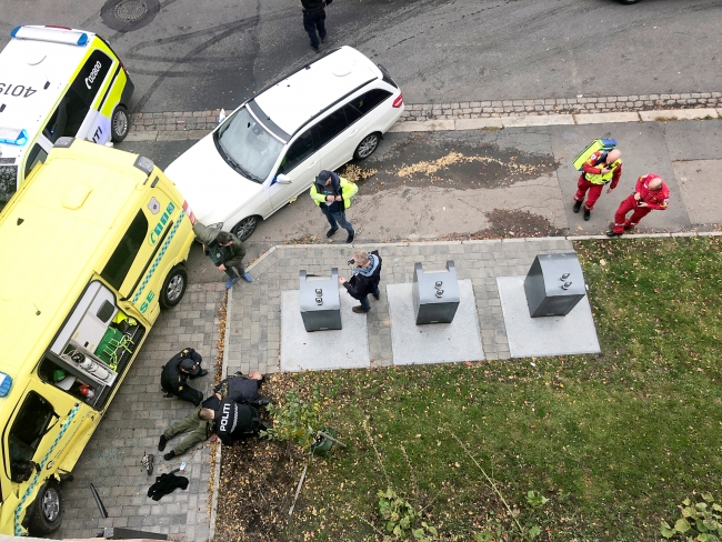 Norveç'te saldırganlar ambulans kaçırıp kalabalığın üzerine sürdü