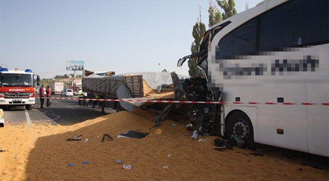 Ankara'da feci kaza: 3 ölü, 46 yaralı