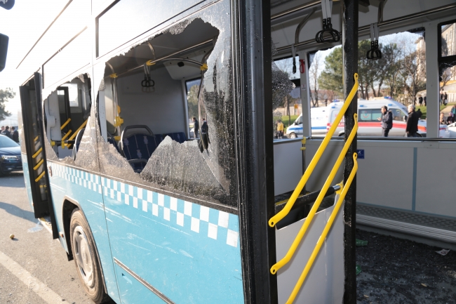 Üsküdar'da otobüs durakta bekleyenlere çarptı: 3 kişi hayatını kaybetti