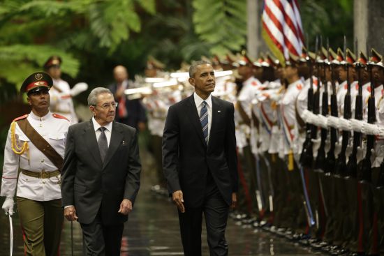 Obama, Raul Castro ile görüştü