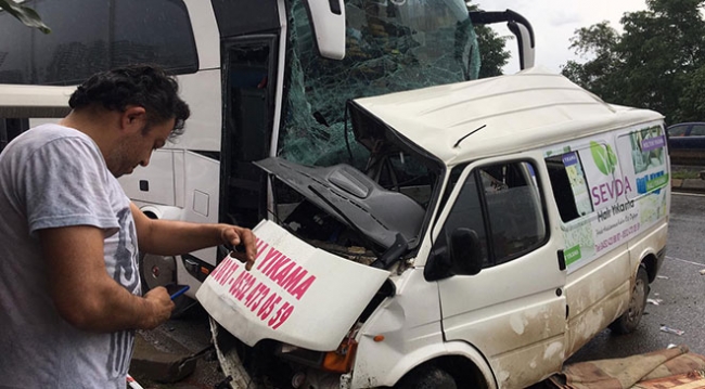 Ordu'da yolcu otobüsü minibüsle çarpıştı: 3 ölü, 11 yaralı