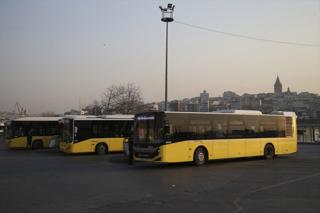 İstanbul'da toplu ulaşım hizmeti devam ediyor