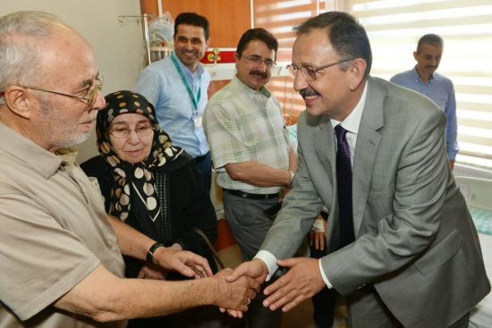 Bakanlardan darbe girişimi sırasında yaralananlara ziyaret