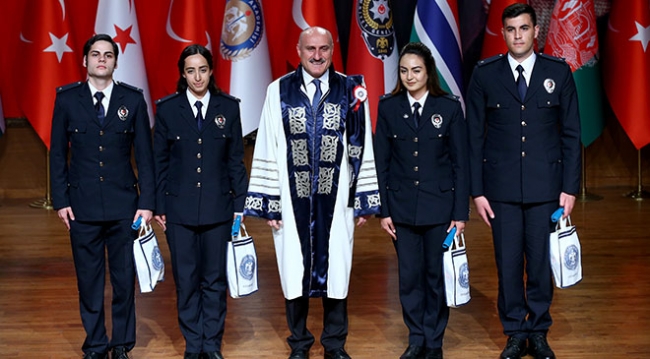 Polis Akademisi'nde yabancı öğrencilerin mezuniyet heyecanı