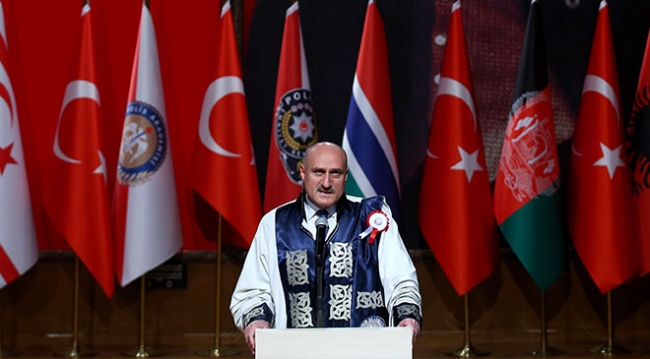 Polis Akademisi'nde yabancı öğrencilerin mezuniyet heyecanı