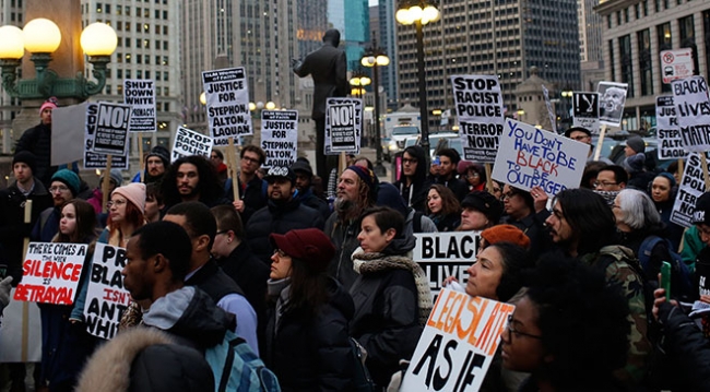 Chicago'da 'Trump ve polis şiddeti' karşıtı protesto