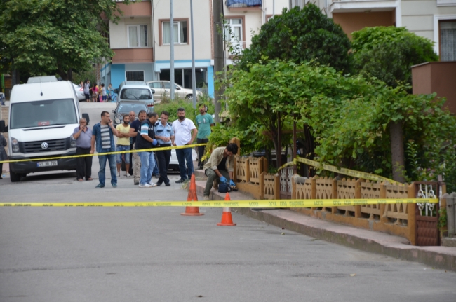 Şüpheli çantadan dinamit süsü verilmiş düzenek çıktı