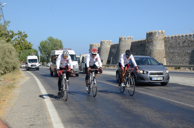 Deprem farkındalığı için bin kilometre pedal çevirdiler