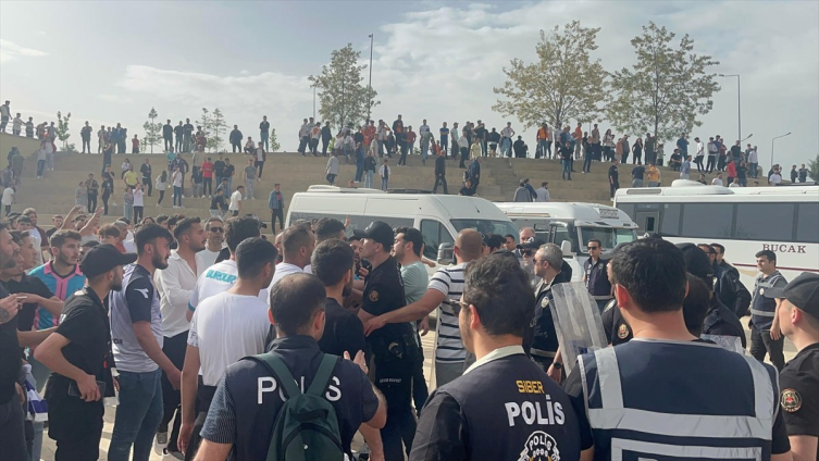 Burdur'da amatör futbol maçında kavga çıktı