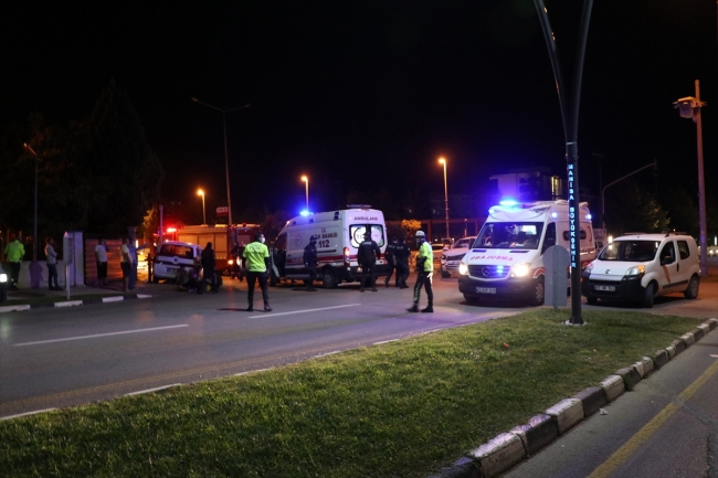 Manisa'da pikap ile ticari araç çarpıştı: 7 yaralı