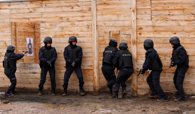 Türk polisinin verdiği eğitim göz kamaştırıyor