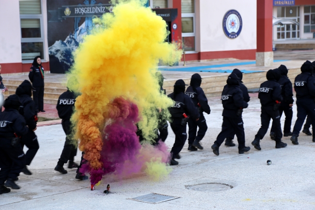 Türk polisinin verdiği eğitim göz kamaştırıyor