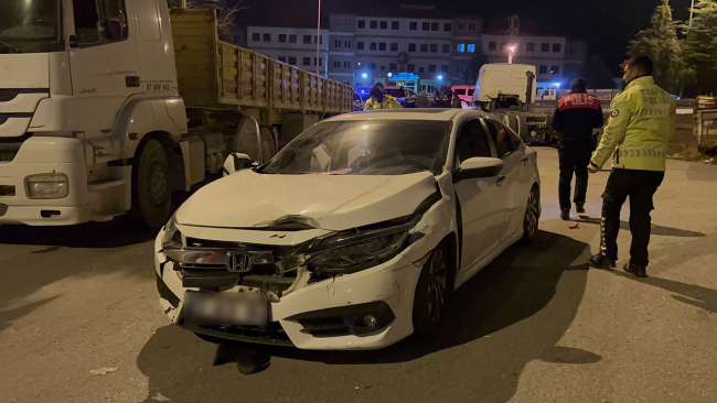 Burdur'da 'dur' ihtarına uymayan sürücü aracıyla çarptığı polisi yaraladı