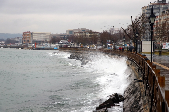 Marmara Denizi'nde ulaşıma poyraz engeli