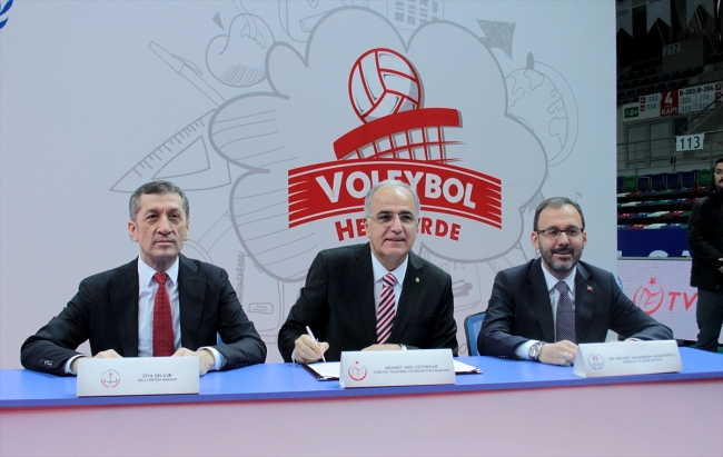 “Voleybol Her Yerde” projesinde imzalar atıldı