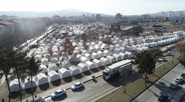 Türkiye, deprem sonrası Elazığ'da yaraların sarılması için seferber oldu