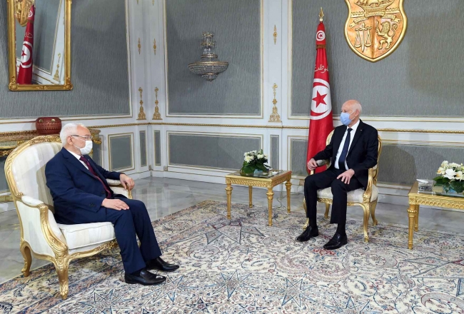 Tunus Parlamento Başkanı Raşid Gannnuşi (solda) ile Cumhurbaşkanı Kays Said (sağda) 27 Ağustos'ta yaptıklar görüşmede kurulacak hükümeti ele aldı. Fotoğraf: AA