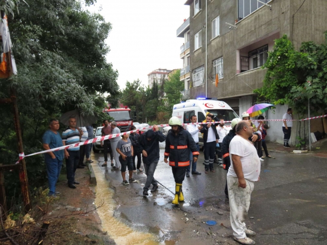 İstanbul Sancaktepe'de okul duvarı çöktü