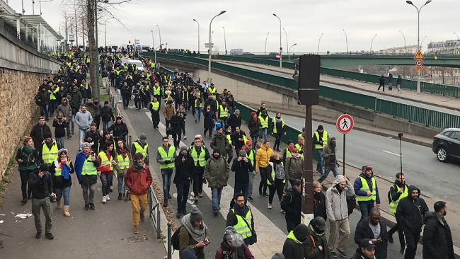 Fransa'da sarı yelekliler yeniden sokağa çıktı