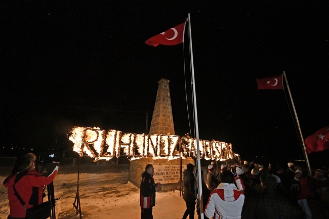 Sarıkamış şehitleri için meşaleli yürüyüş